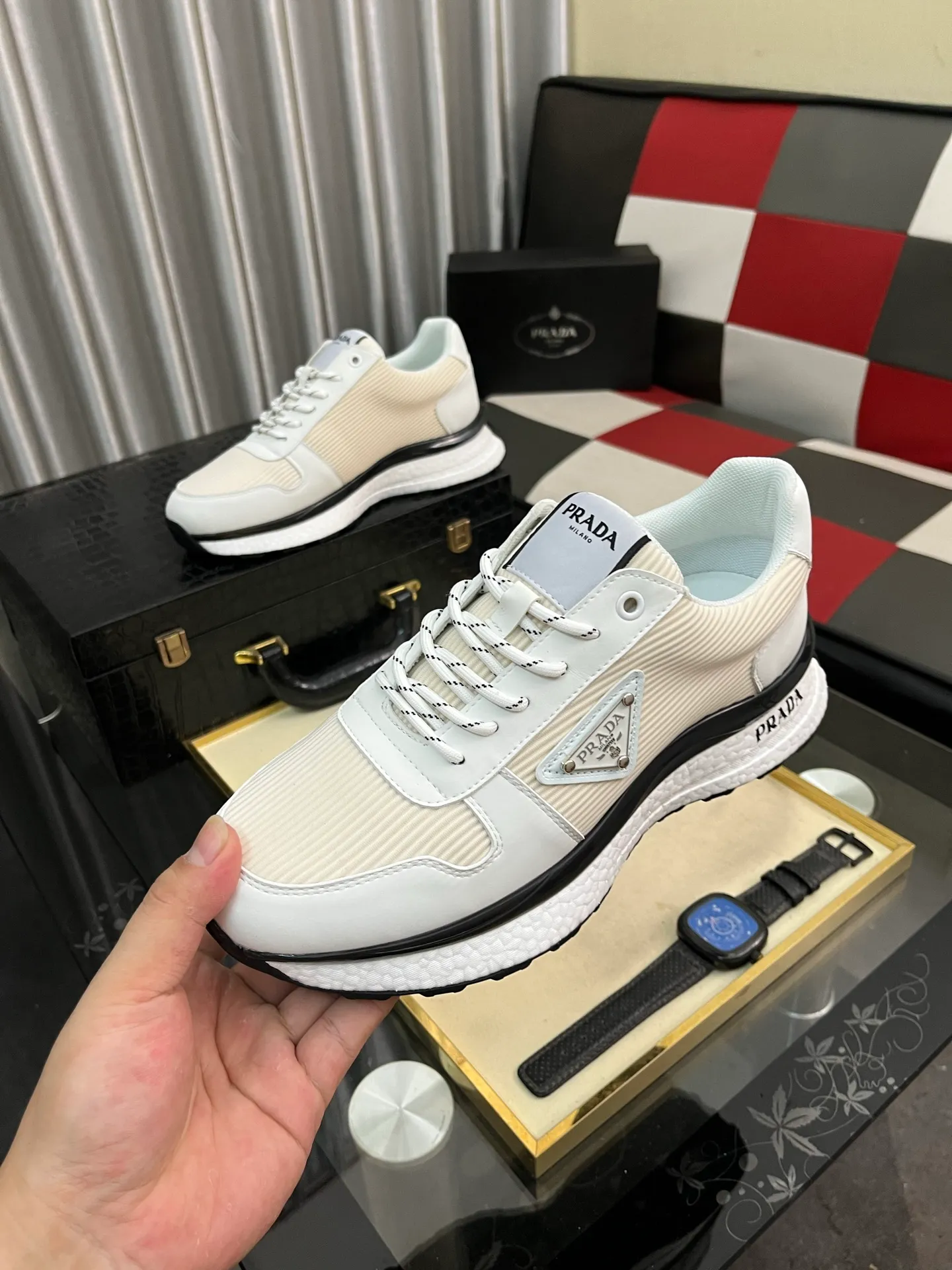 Men's Men's Shoes 💰458⌚️⌚️ Prada/Prada Men's new casual shoes, this sports shoe is made of imported calfskin upper with breathable mesh and breathable mesh lining. The foot pads are made of sheepskin, and the outsole is made of non-slip sports exclusive rubber outsole with logo. It feels good on the feet and is a fashionable item! Size: 38-44 4️⃣colors available